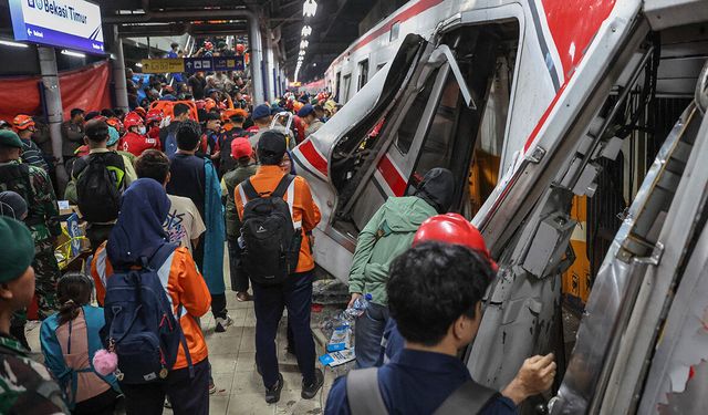 Tren kazasında 14 ölü, 84 yaralı