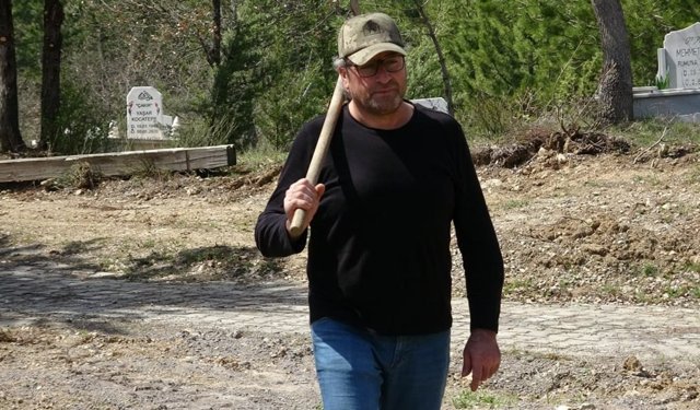 Dokuz kez ölümden döndü, mezarını kazmaya başladı