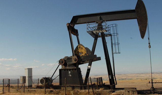 Petrol 100 doların altına geriledi