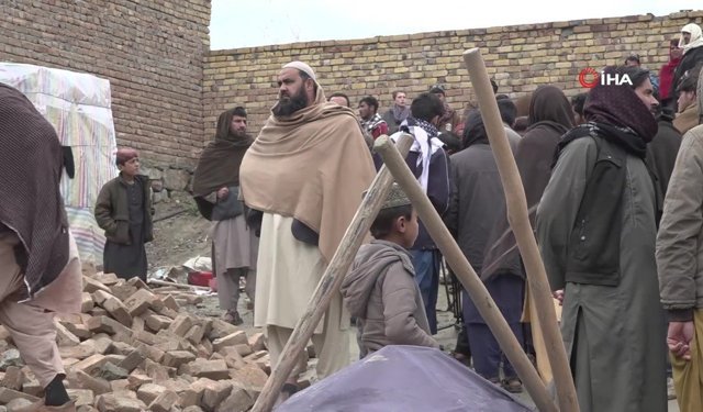 5,9 büyüklüğünde deprem: 8 ölü