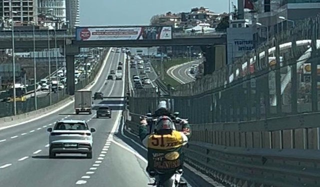 Motosikletin tehlikeli yolculuğu kamerada