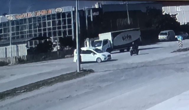 Kaza anı saniye saniye kameraya yansıdı