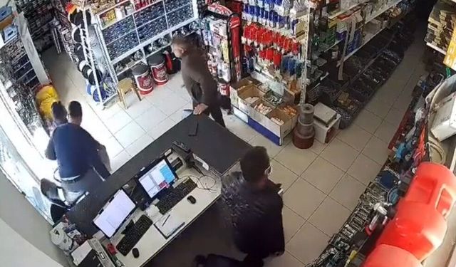 Antalya'da deprem anı kamerada