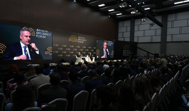 Hakan Fidan'dan kritik mesajlar