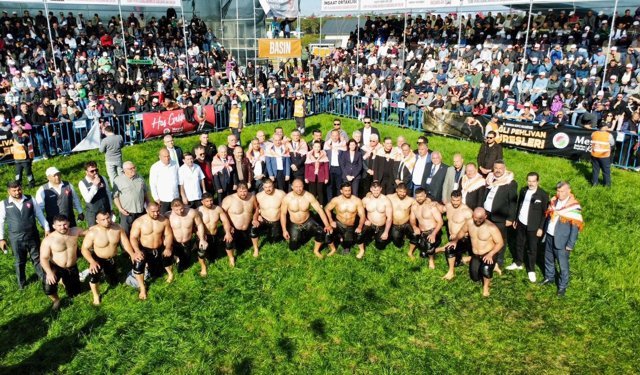 Kepez'de 984 pehlivan kıyasıya mücadele etti