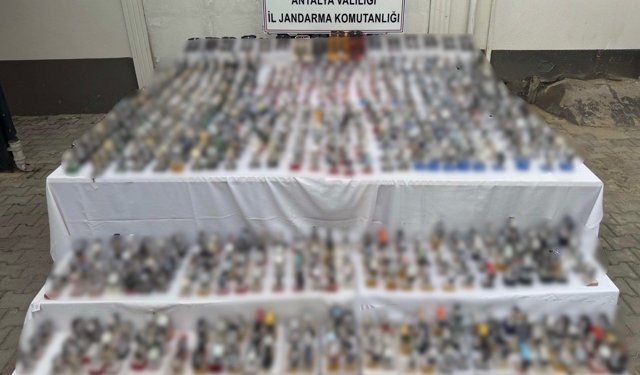 Manavgat'ta 15 milyonluk kaçak ürün ele geçirildi