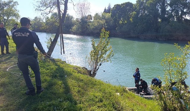 Manavgat'ta kayıp zabıtayı arama çalışmaları sürüyor