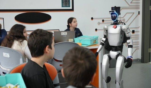 Türkiye’nin nüfusa kaydedilen ilk robotu işe başladı