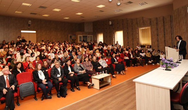 AÜ'de farkındalık sempozyumu