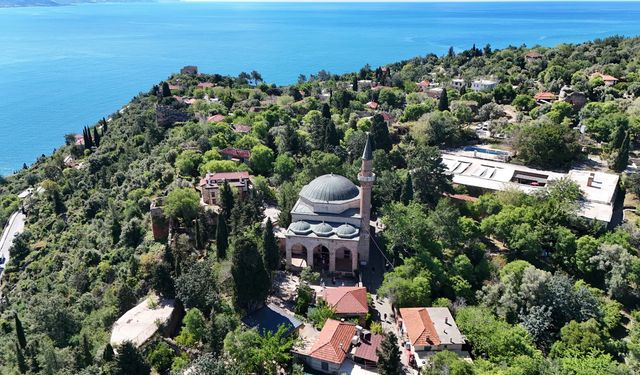 Alanya'da 800 yıllık miras turist akınına uğruyor