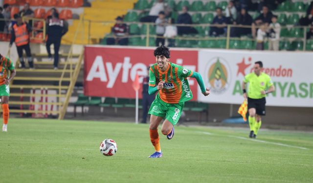 Alanyaspor sahadan galip ayrıldı 3-1