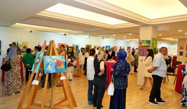 'Hayalden Tuvale' sergisi  açıldı
