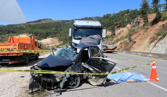 Antalya-Isparta yolunda feci kaza