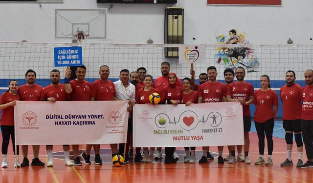 Sağlık çalışanlarından voleybol turnuvası