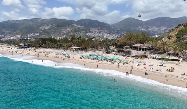 Alanya'da sahiller doldu