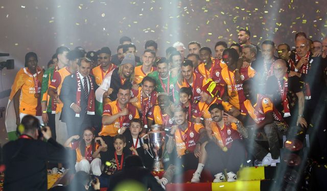 Galatasaray şampiyonluk kupasını aldı!