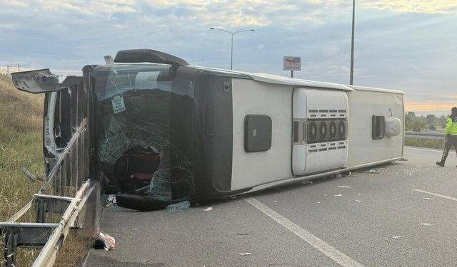 Yolcu otobüsü devrildi: 25 yaralı