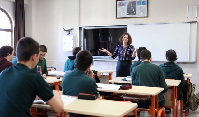 Öğretmenler için mazerete bağlı yer değiştirme duyurusu yayımlandı