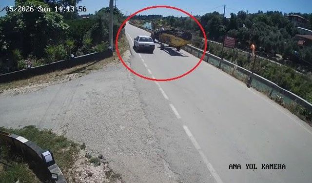 Serik'te kaza anı güvenlik kamerasında