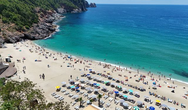 Alanya'da sahiller doldu