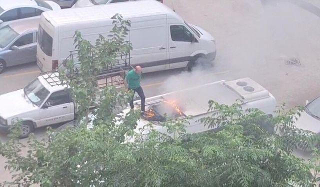 Park halindeki araç alev aldı