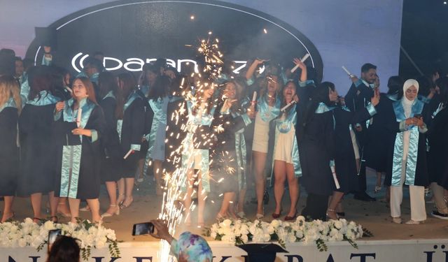 ALKÜ'de mezuniyet töreni
