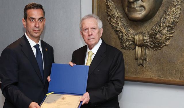 Aziz Yıldırım mazbatasını aldı