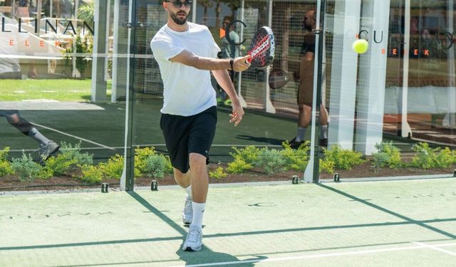 Milli futbolcu tatil için Antalya'da