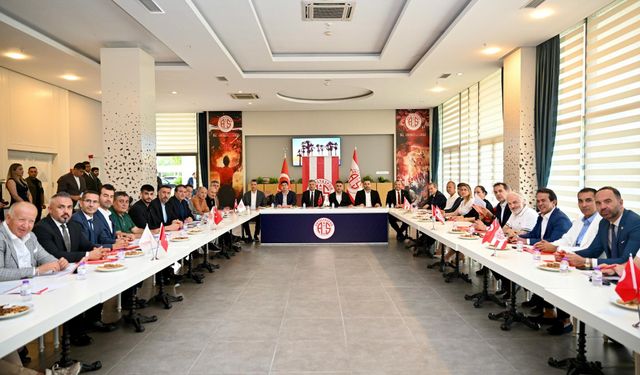 Protokol ve iş dünyası Antalyaspor için buluştu