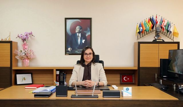AÜ'de görev değişimi
