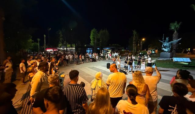 Kemer sokaklarında canlı müzik