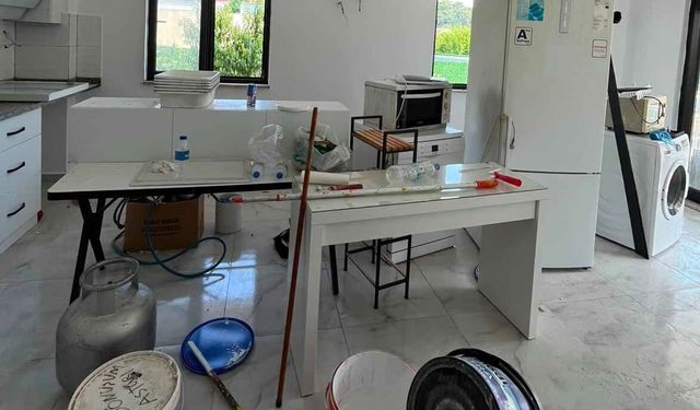 Kemer Belediyesi'nden evi yanan vatandaşa destek