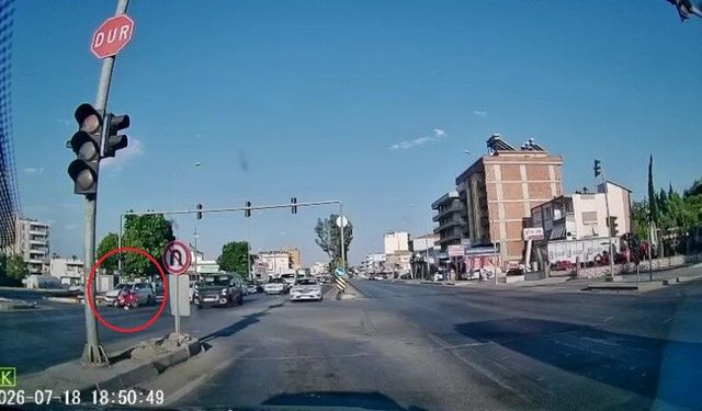 Motosiklet sürücüsü havada takla attı
