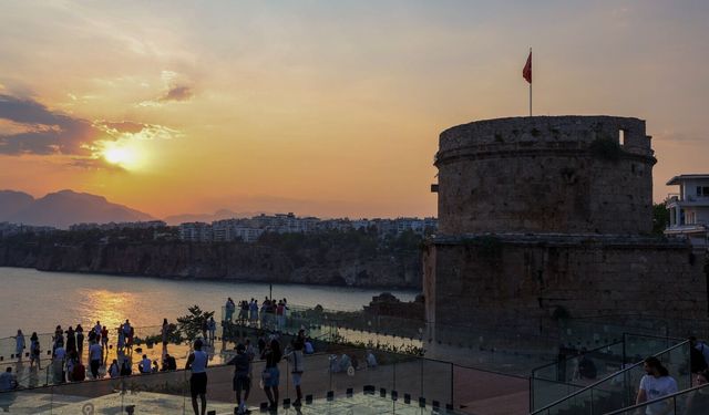 Yeniden Antalyalılarla buluştu