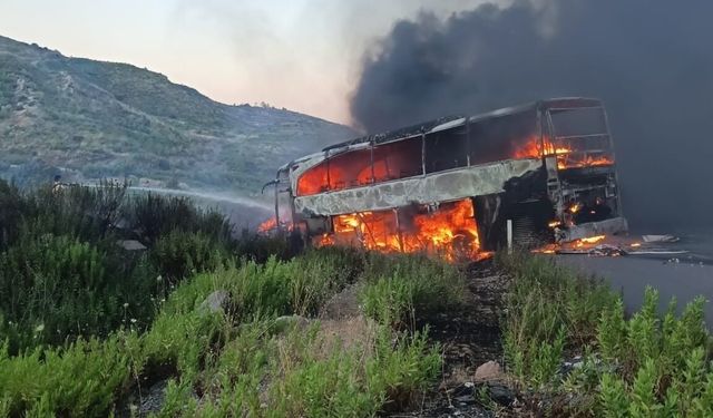 Antalya'da yolcu otobüsünde yangın paniği