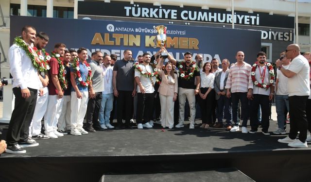 Kırkpınar zaferi Antalya'da kutlandı