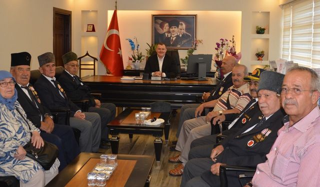 Korkuteli'de Kaymakam Yılmazer'e ziyaret