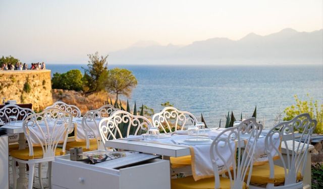 Lüks restoranlar bile boş kalıyor
