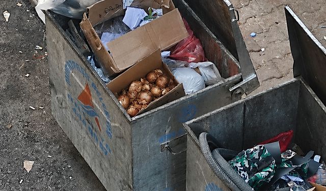 Sofraya değil çöpe gidiyor