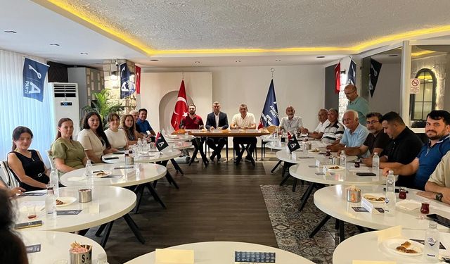 Antalya sıcakları siyaseti de vurdu: Anahtar Parti'den 15 gün mola