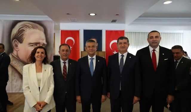 Antalya milletvekilleri rozetlerini taktı