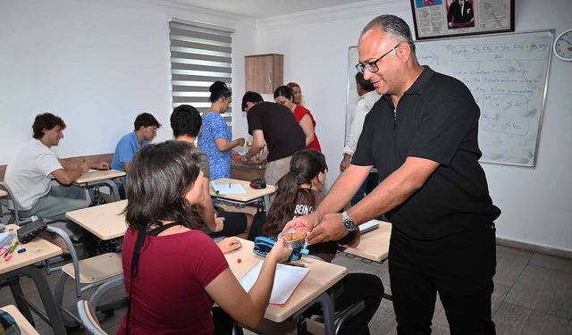 Kemer'de eğitime tatlı arası