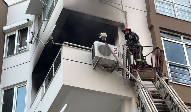 Antalya'da 4 katlı binada yangın