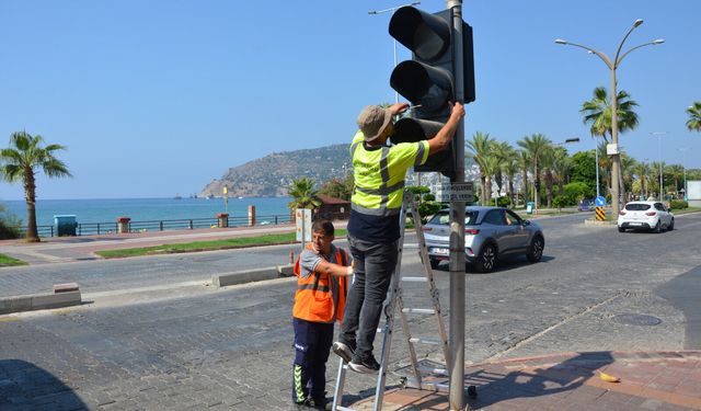 Antalya'da trafik işaretlerinde ve sistemlerde yenileme