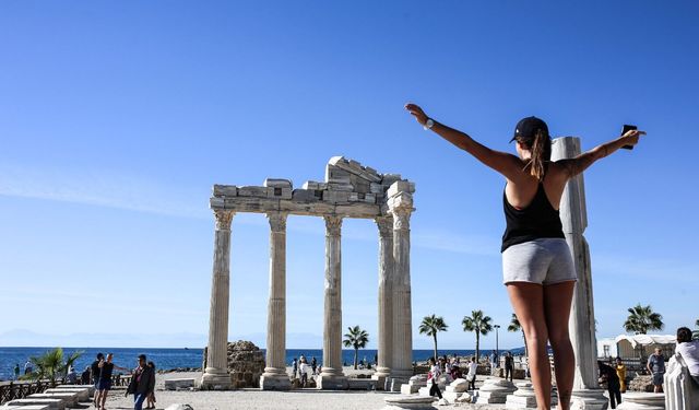 Antalya'ya Rus ve Alman turist akını