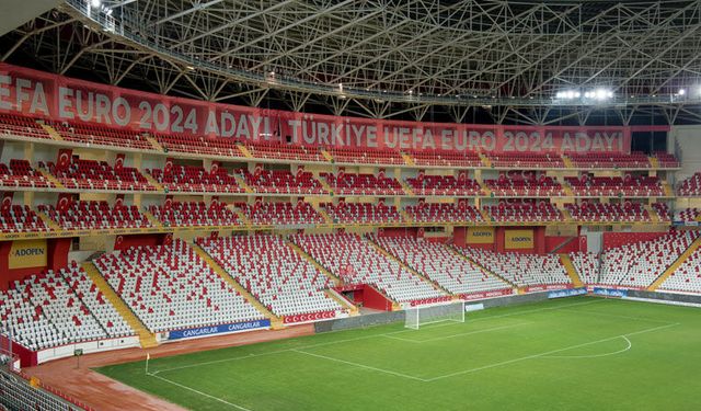 Antalyaspor-Vanspor maçında ışıklandırma sorunu