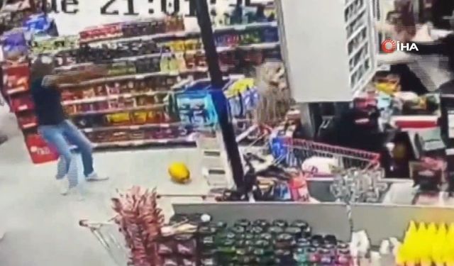 Markette silahlı kavga kamerada