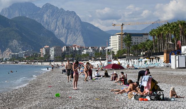 Güneş açtı, Konyaaltı Sahili hareketlendi