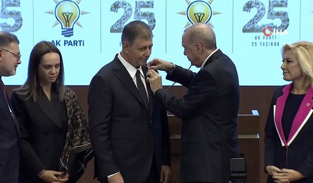 Cemil Tugay, AK Parti'ye katıldı