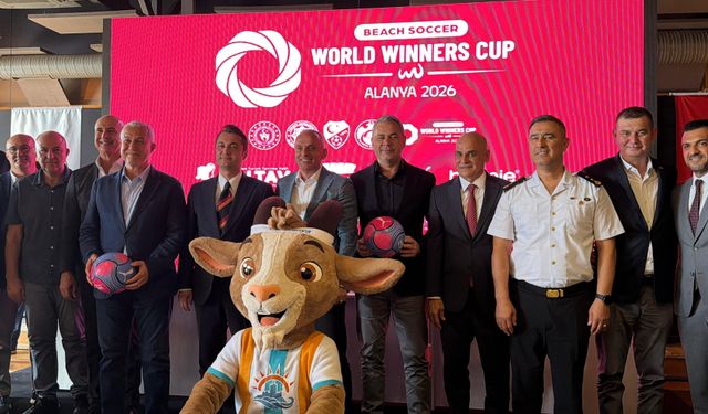 Alanya'da plaj futbolu heyecanı